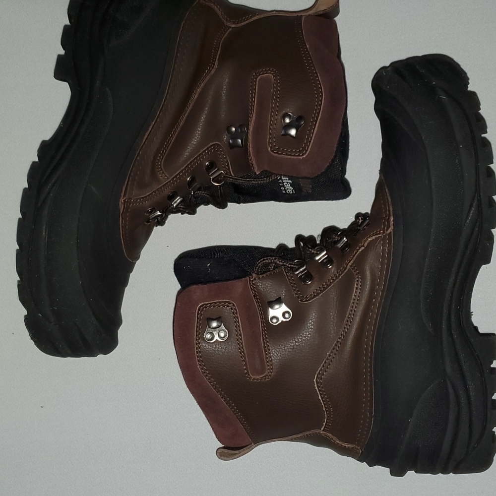 Boots - Picture 3 of 10